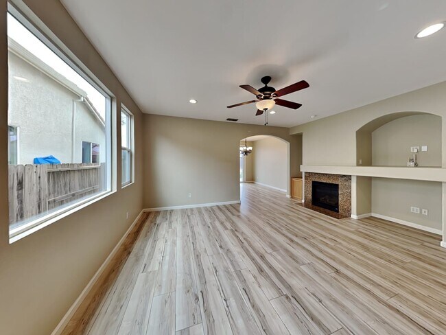 Building Photo - 1381 Bamboo St