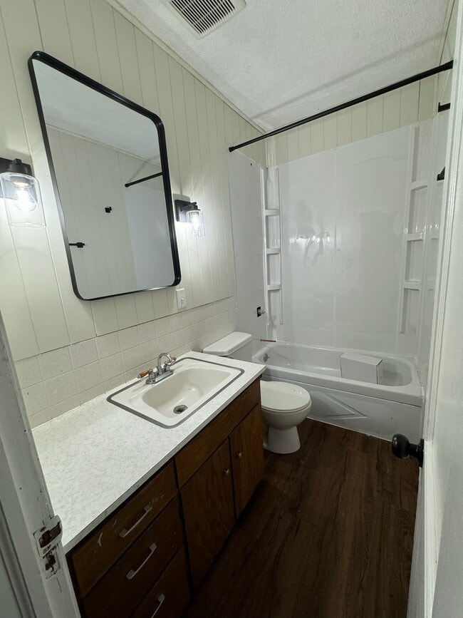 Main level bathroom - 117 Pacific Ave