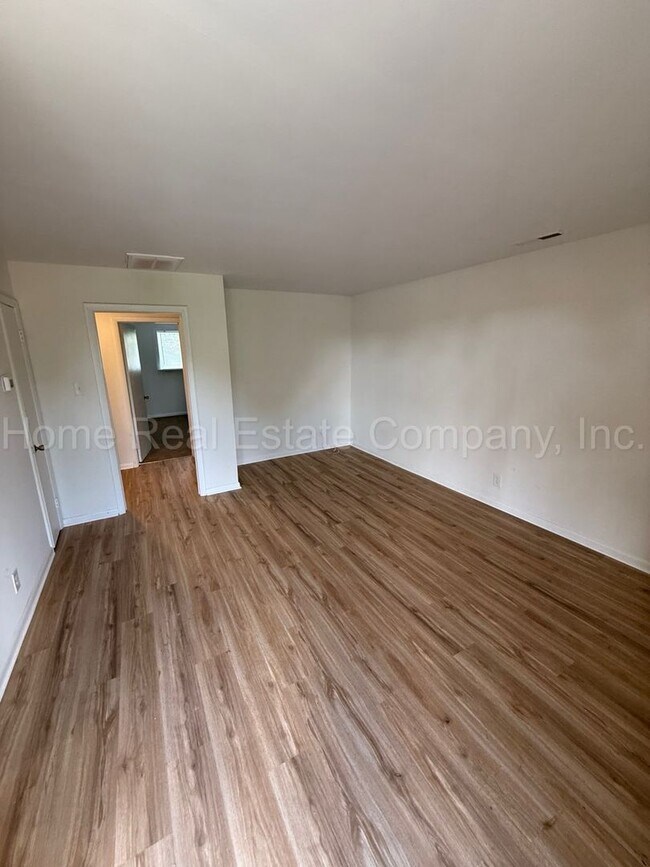 Building Photo - 646 Mulberry St SW