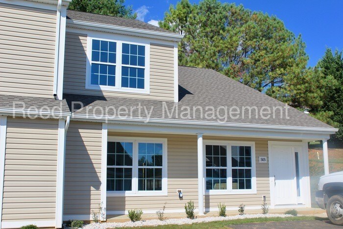 Primary Photo - 100 Amber Cir