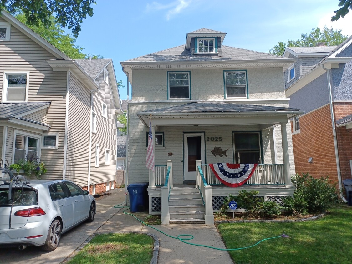 Primary Photo - 2025 Maple Ave