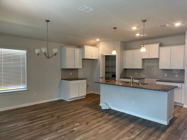 Foto del edificio - 10824 Hollister Ln