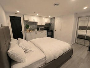 Building Photo - 4665 Rue Guénette