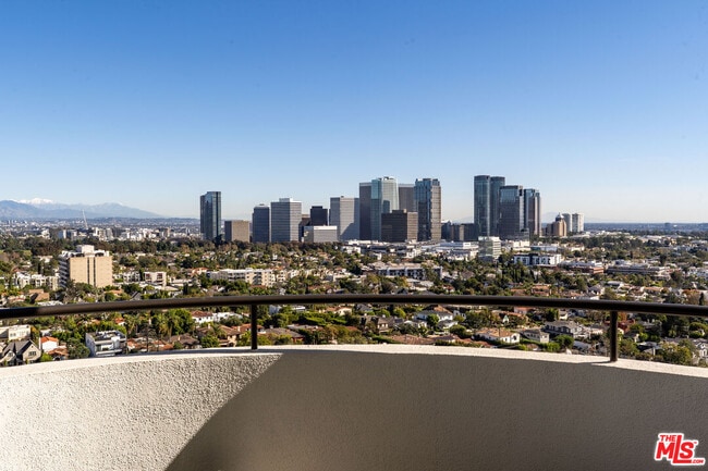 Foto del edificio - 10560 Wilshire Blvd