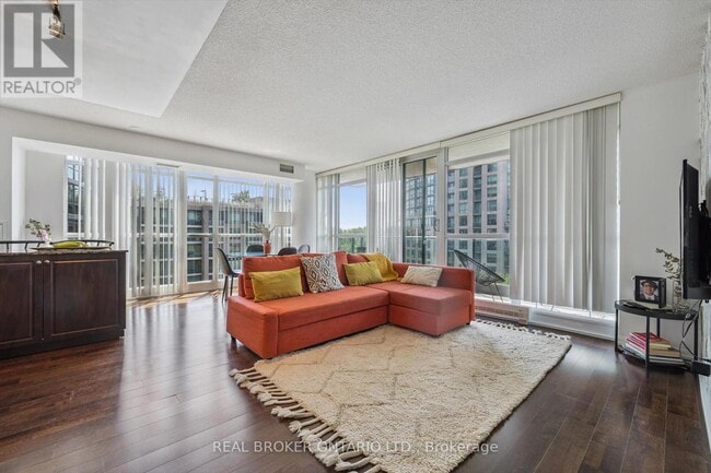 Building Photo - 209-209 Fort York Blvd