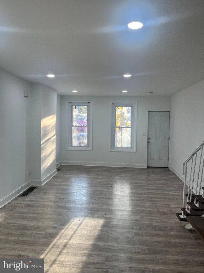 Building Photo - 1437 S 47th St