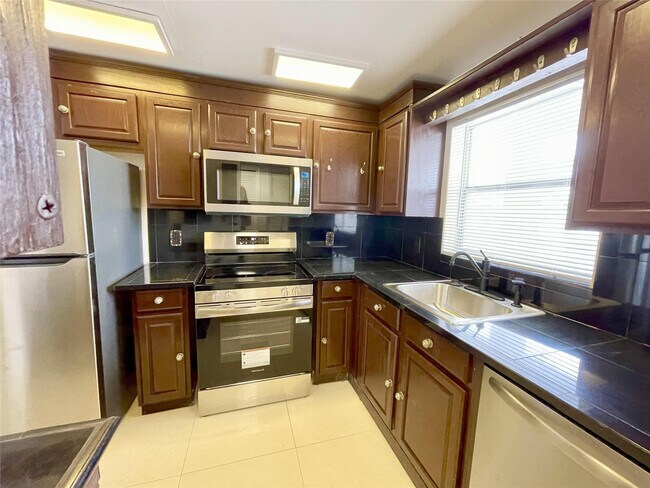 Foto del edificio - 5090 SW 64th Ave