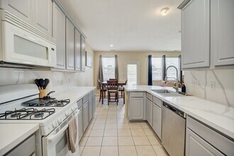 Building Photo - 13011 Peppergate Ln