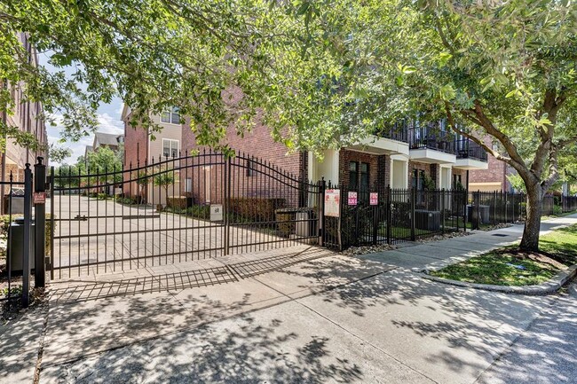 Building Photo - 2110 Shearn St