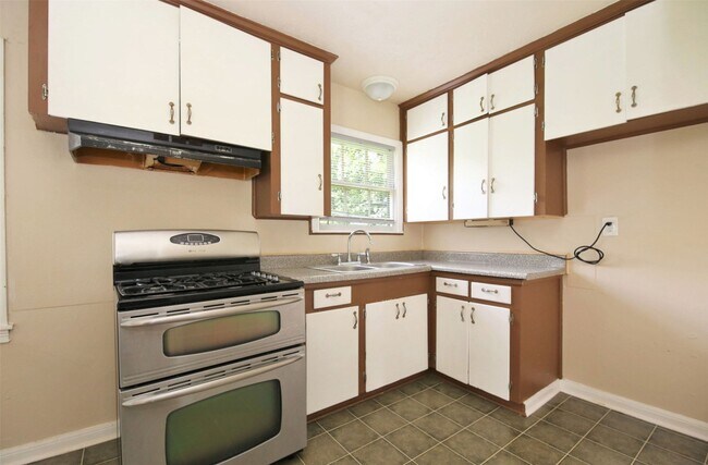 Foto del edificio - 5137 Chennault Rd