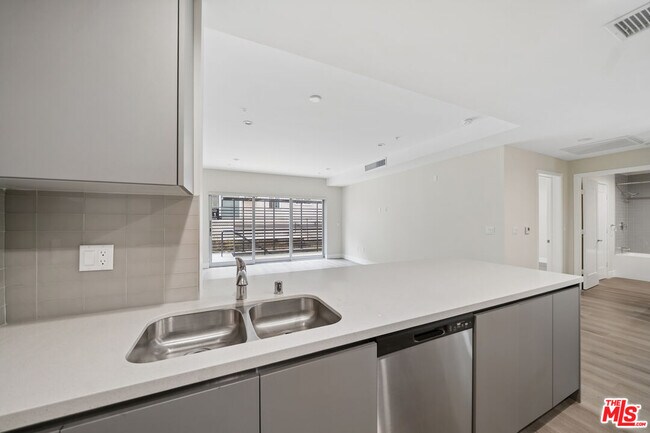 Foto del edificio - 1223 Hayworth Ave