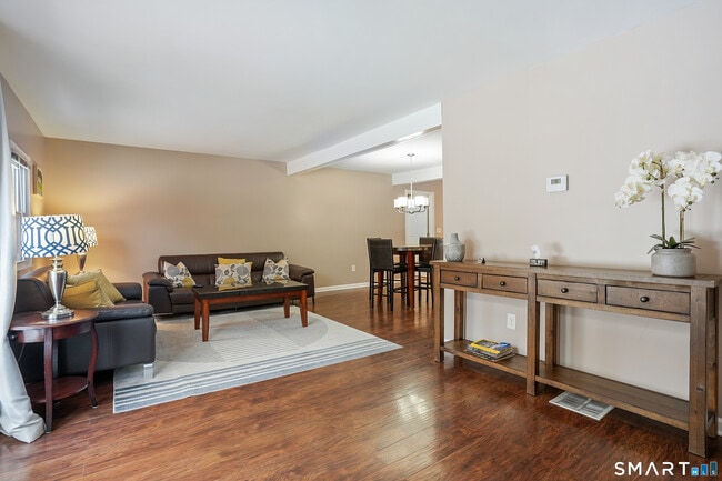 Building Photo - 62 Sherry Ln