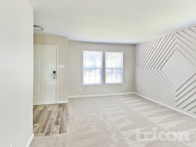 Foto del edificio - 6817 Wandering Creek Dr