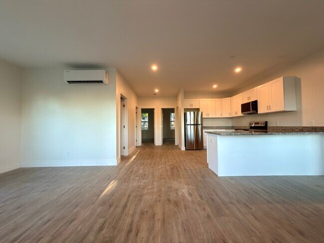 Foto del edificio - 24 Creeper Hill Rd
