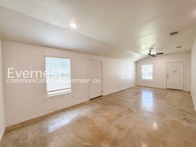 Building Photo - 2316 Duntov Dr