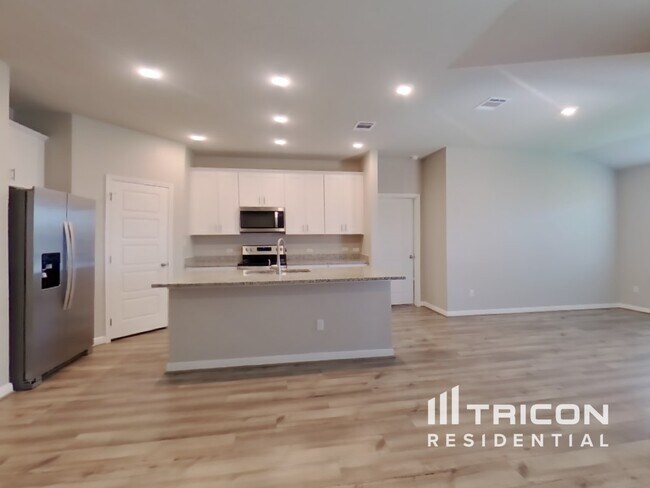 Foto del edificio - 13685 Paxton Blvd