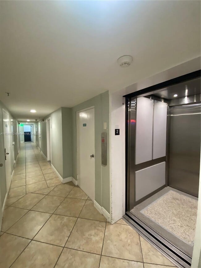 Building Photo - 7832 Collins Ave