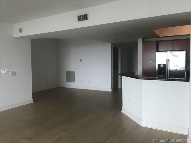 Building Photo - 15051 Royal Oaks Ln