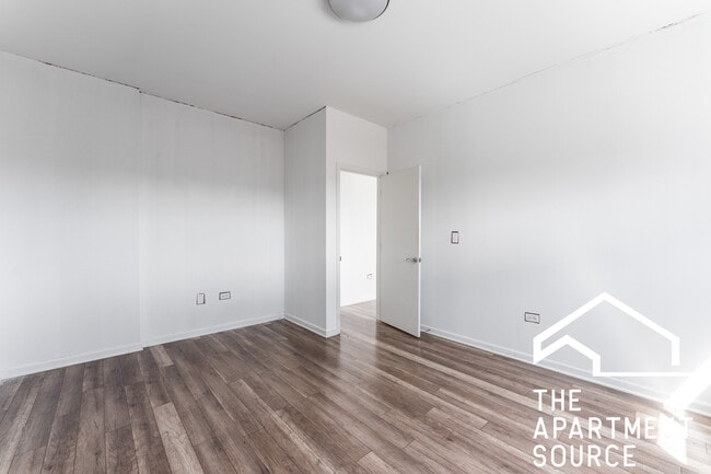 Building Photo - 2700 W North Ave