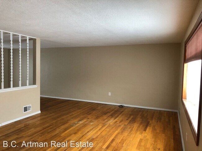 Building Photo - 3 br, 1 bath House - 375 Macassar Drive