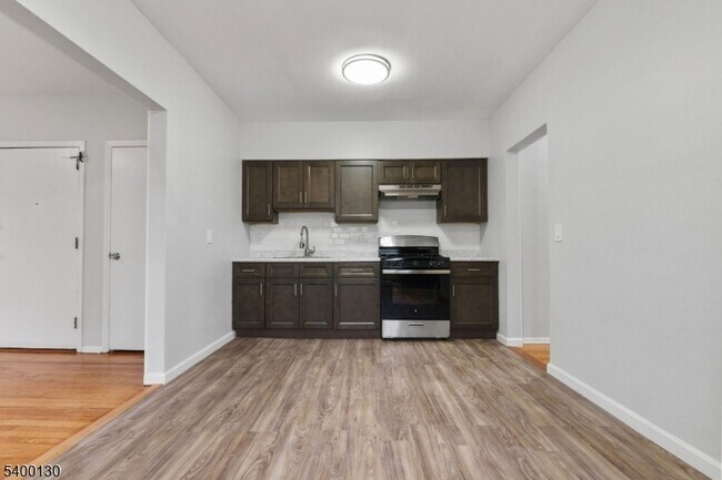 Foto del edificio - 2063 Elizabeth Ave