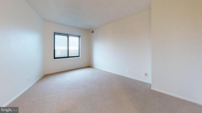 Building Photo - 307 Yoakum Pkwy