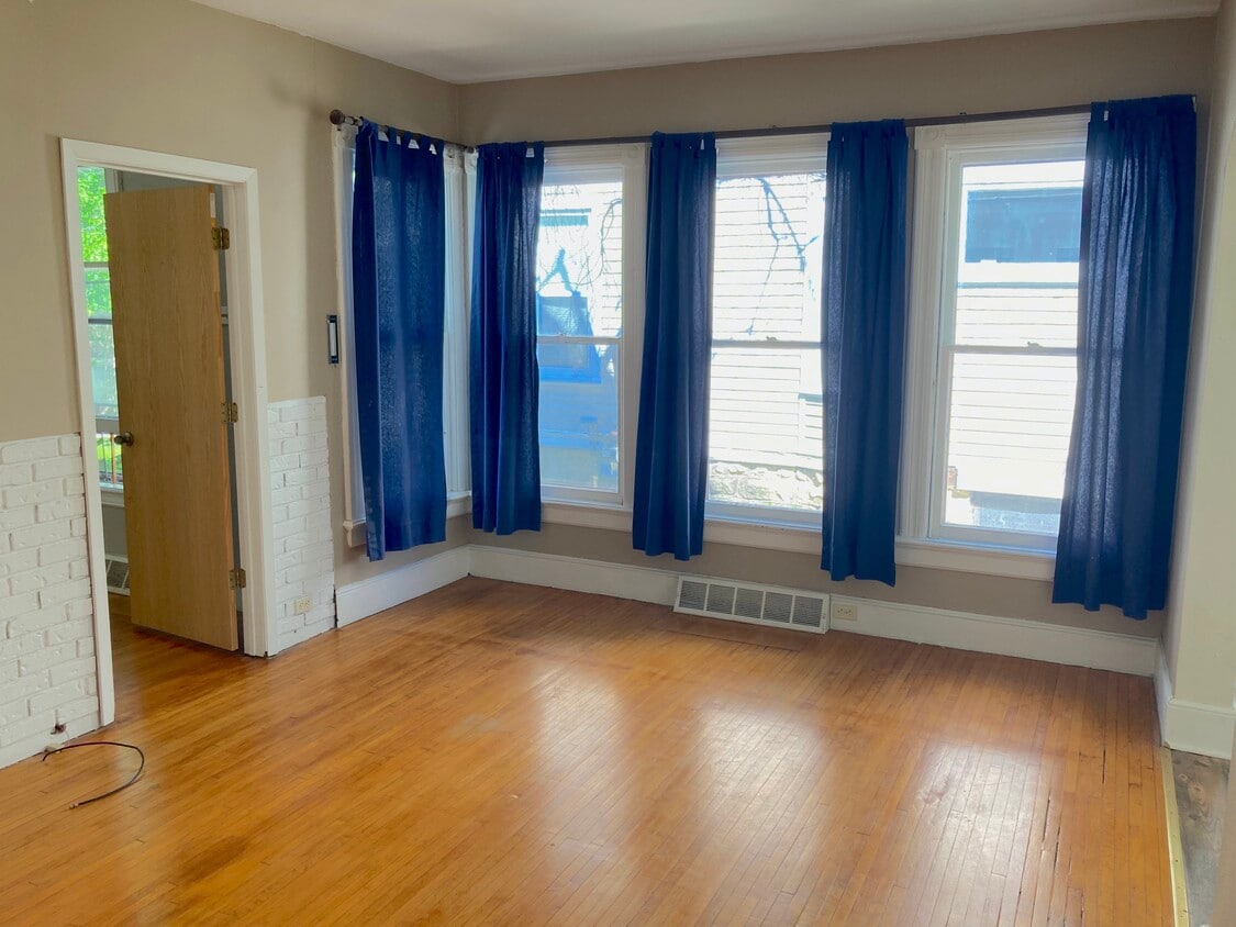 Primary Photo - 205 E Sanborn St
