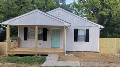 Building Photo - 2911 Hillside Ave
