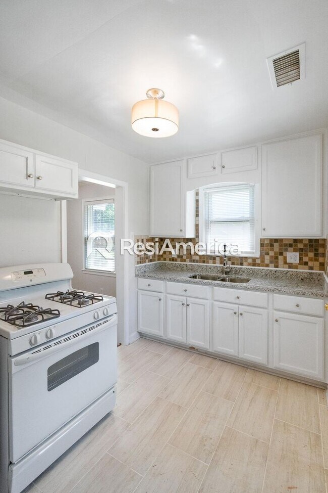 Foto del edificio - Newly Renovated off High Point Terrace!