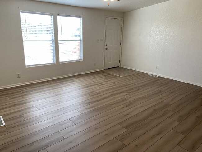 Foto del edificio - 5524 W Grayson Rd