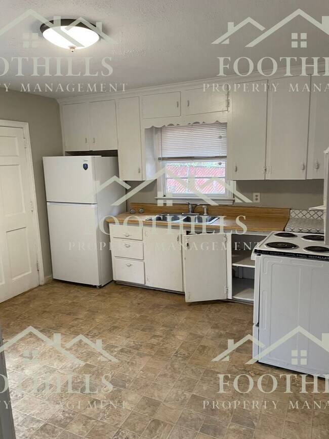 Foto del edificio - 204 Pine Ln