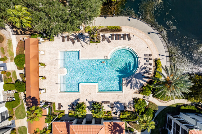 Piscina - Bella Terra Condominium