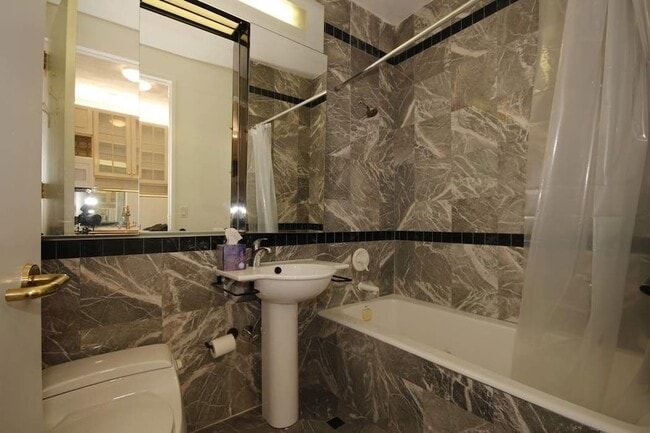Foto del edificio - 250 E 54th St