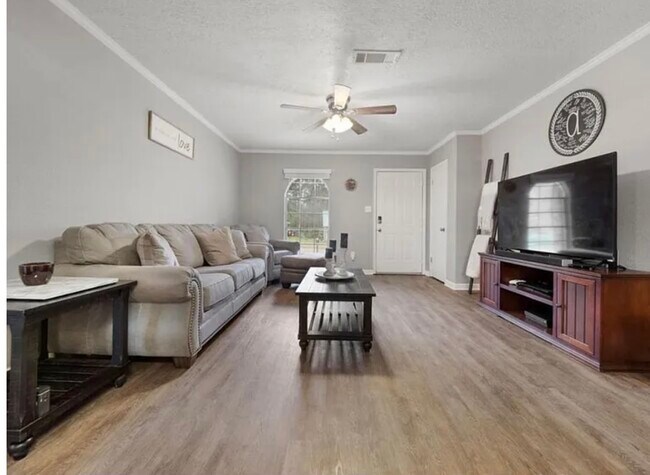 Foto del edificio - 1838 Woodlawn St