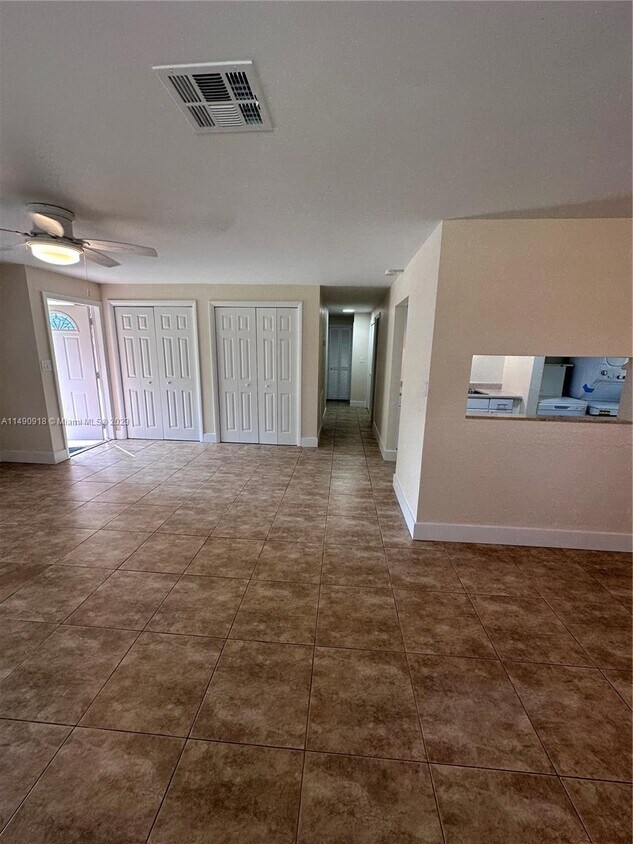 Building Photo - 401 SW 14th Ct