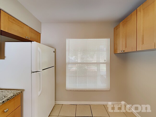 Building Photo - 1757 Lakeview Village Dr