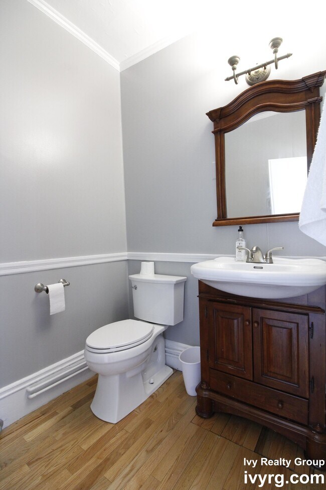 Building Photo - 196 Dorchester St