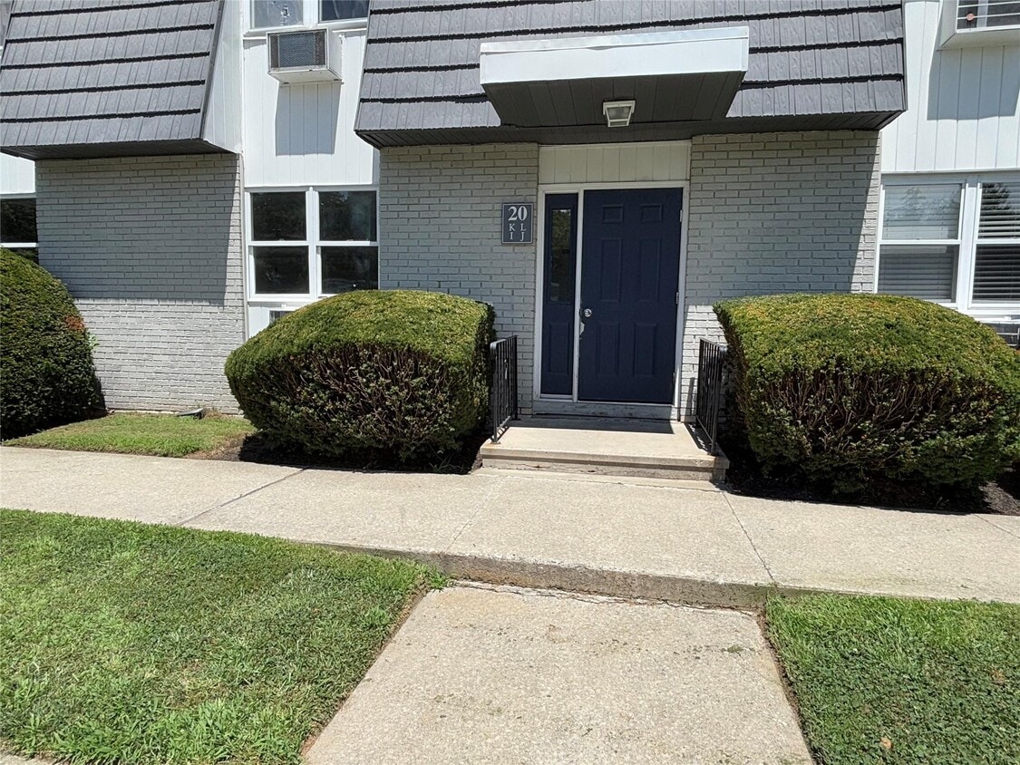 Primary Photo - 20 White Gate Rd