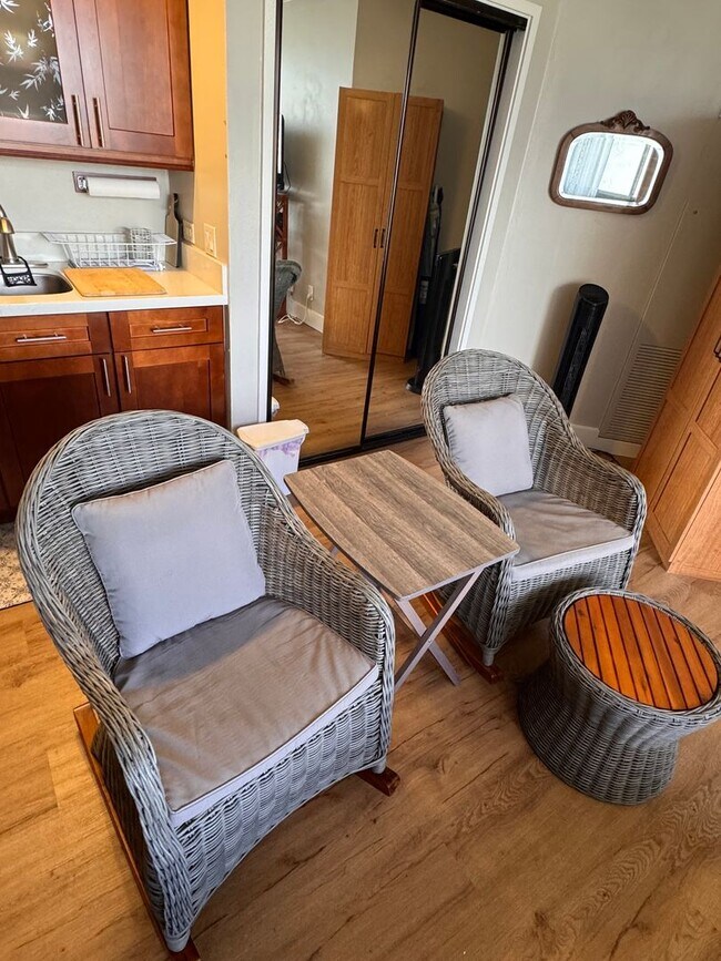 Foto del edificio - Fully Furnished Studio Unit in the Heart of Waikiki