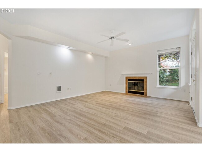 Foto del edificio - 1280 Northeast 63rd Way