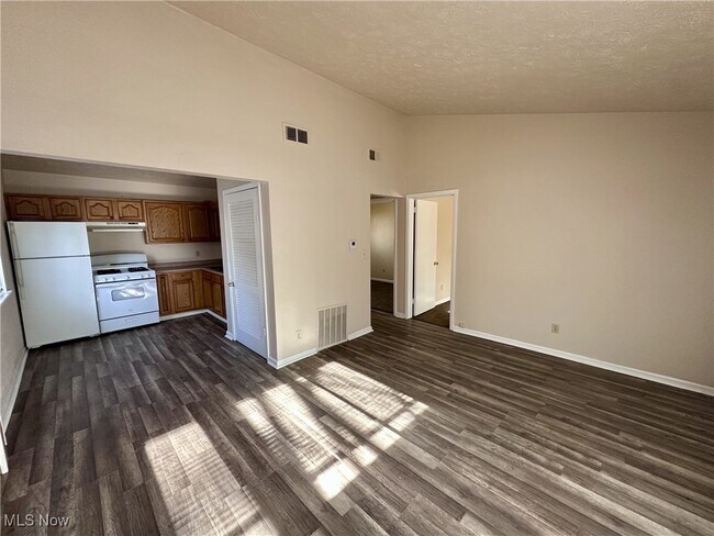 Building Photo - 281 Grove St