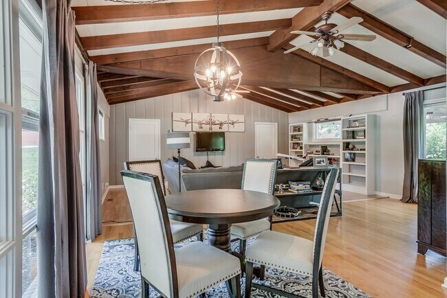 Foto del edificio - 527 Inwood Dr