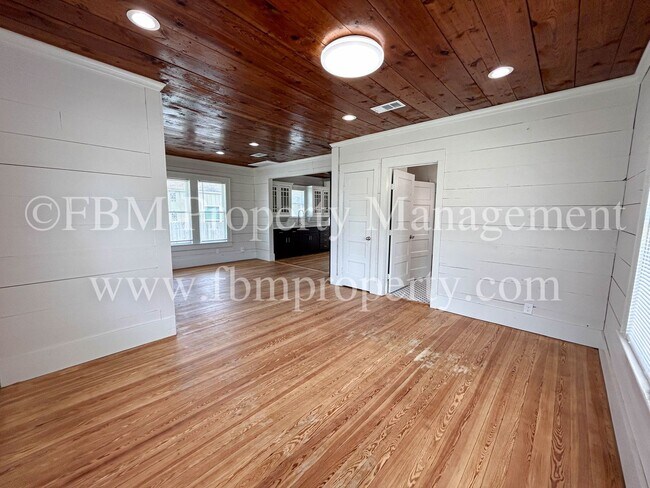 Building Photo - 1407 N Preston St