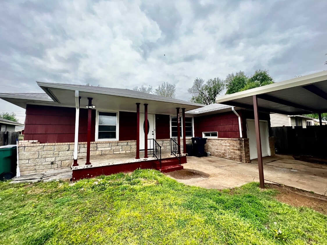 Photo - 2520 SW 45th