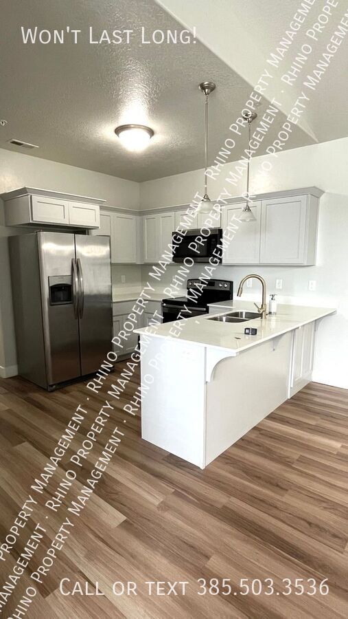 Building Photo - 3 Bedroom/2 Bathroom Condo in Lehi