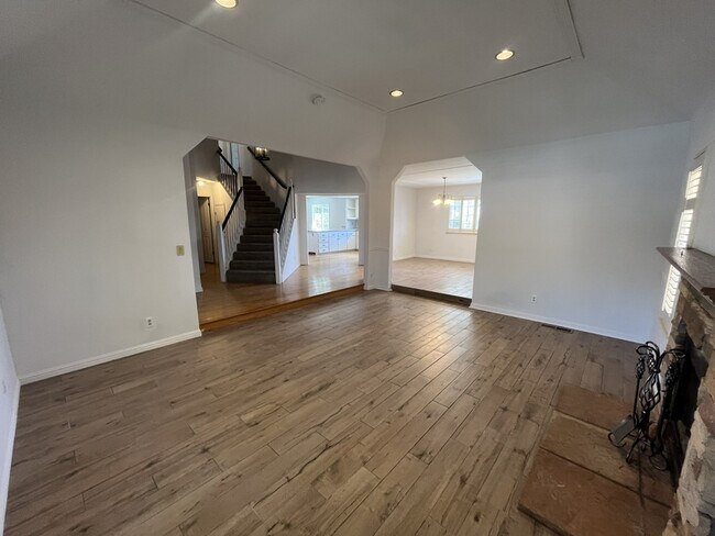Foto del edificio - 511 Bluff Dr