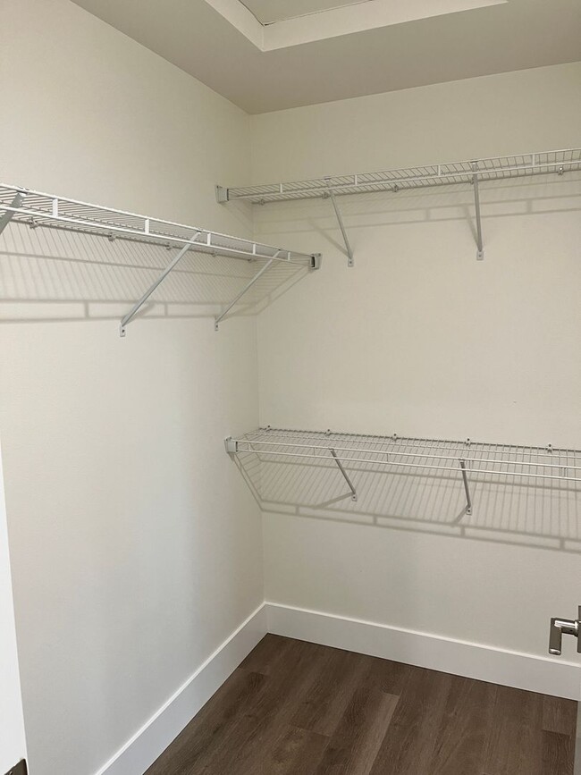 Building Photo - Newer 3 bedroom, 2.5 Bath Townhomes