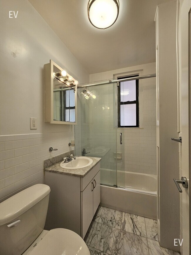 Foto del edificio - 206 W 104th St