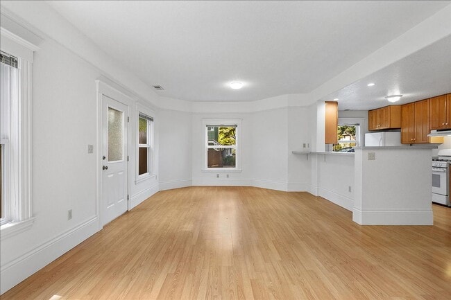 Building Photo - 2162 Santa Clara Ave