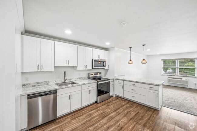 1BR, 1BA - 819SF - Kitchen - Zen Long Island at Copiague Apartment Homes